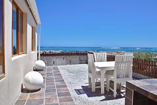 Port Indigo Sea Side Stay - Port Infinite